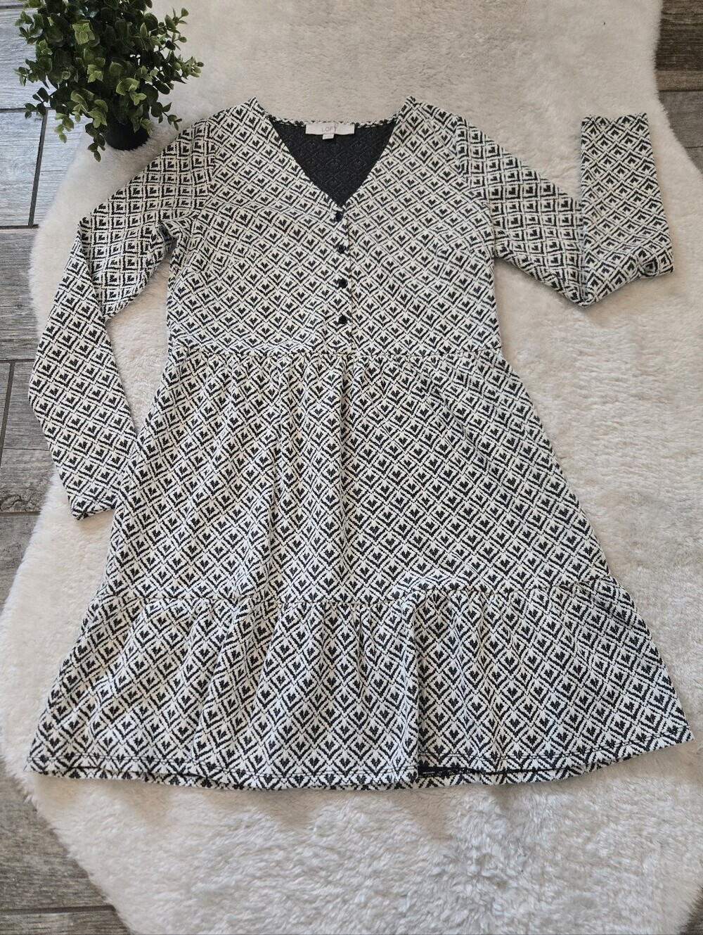 LOFT Black & White Jacquard Geo Hearts Long Sleeve Flounce Swing Dress, XS